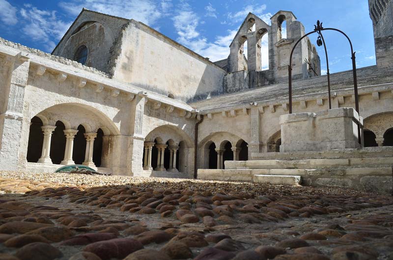 Le cloître de l_abbaye de Montmajour