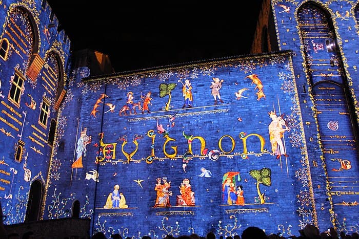 Les Luminessences du Palais des papes : un spectacle féérique à Avignon