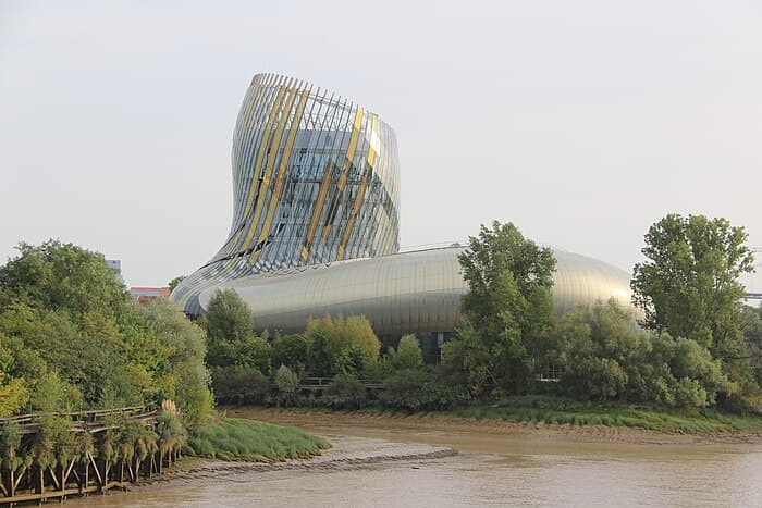 L_architecture exceptionnelle de la Cité du vin de Bordeaux