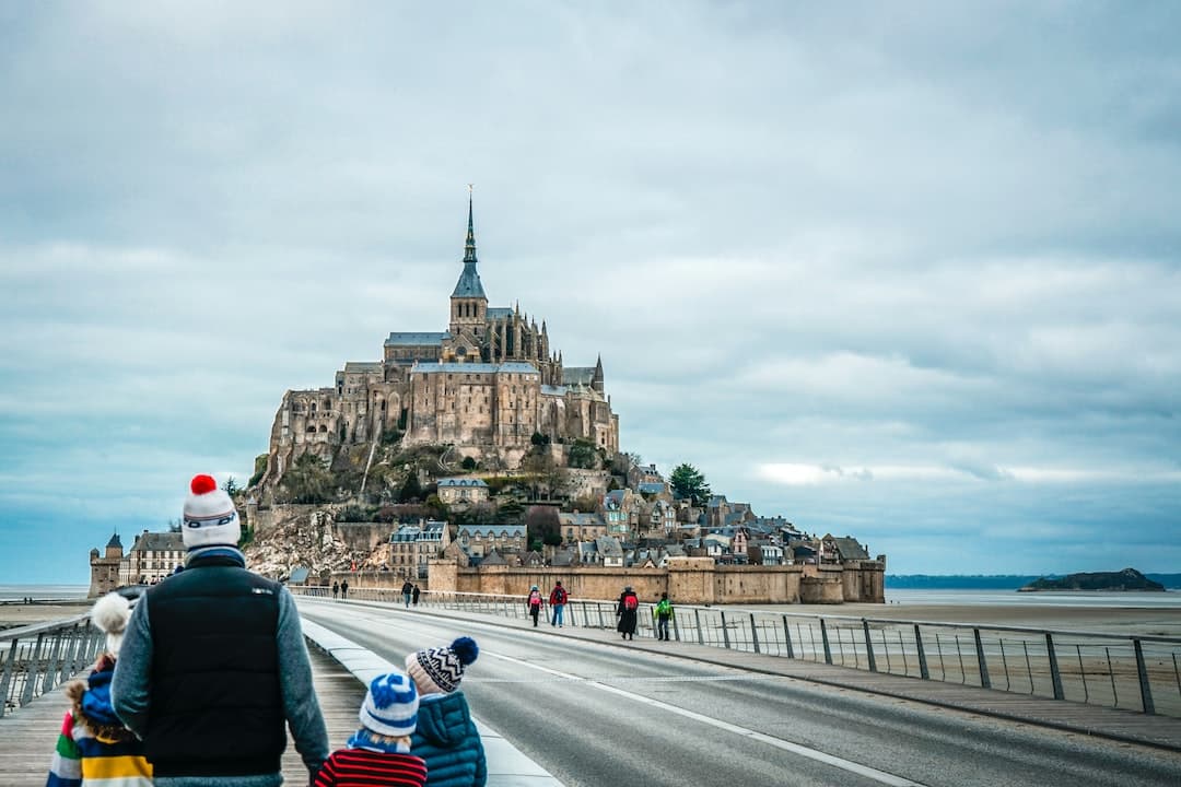 Visiter l_abbaye du Mont Saint-Michel : guide complet pour une expérience inoubliable