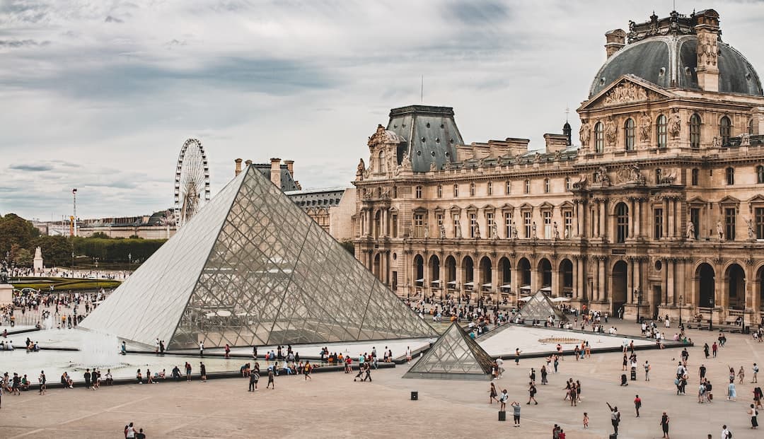 Le musée du Louvre : un voyage à travers l_histoire, l_art et la culture