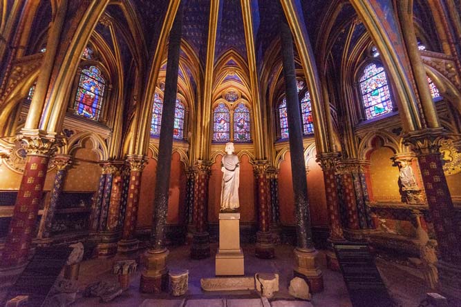 La Sainte-Chapelle : un chef-d_œuvre de l_architecture gothique à Paris