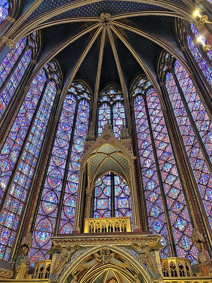 Les vitraux éblouissants de la Sainte-Chapelle de Paris