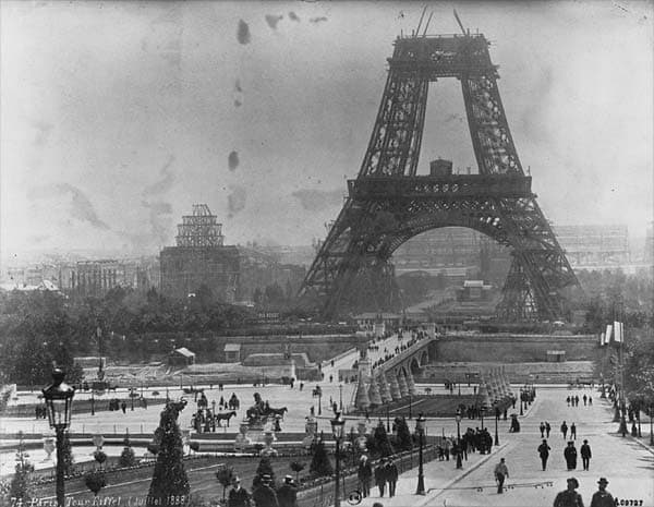 La tour Eiffel : un chef-d_œuvre de l_ingénierie
