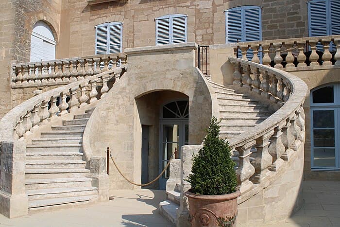 Les attractions touristiques et culturelles du rocher Mistral à la Barben