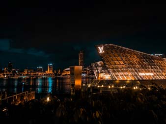 Apprenez l_art contemporain en participant aux ateliers et stages innovants de la Fondation Louis Vuitton