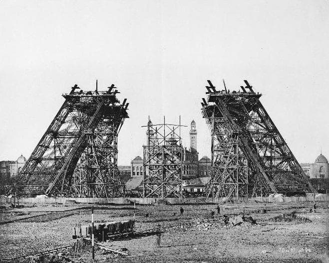 Un meurtre mystérieux à la tour Eiffel