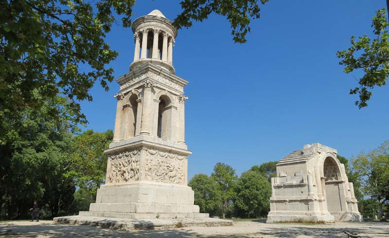 Le mausolée de Glanum : un chef-d_œuvre de l_architecture romaine